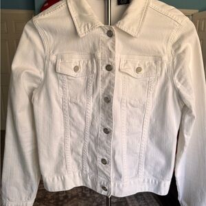 WilliSmith Women's White Denim Jacket size 8 98% cotton 2% Spandex goodcondition